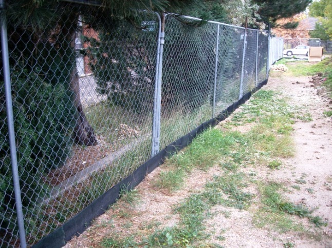 S Fence, the alternative to silt fence can be attached to jobsite construction fencing